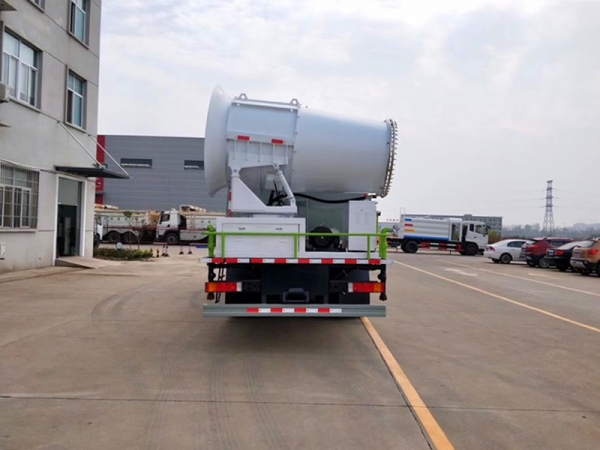 东风天龙后八轮20吨喷雾车