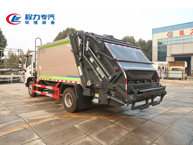大多利卡9.5方压缩垃圾车
