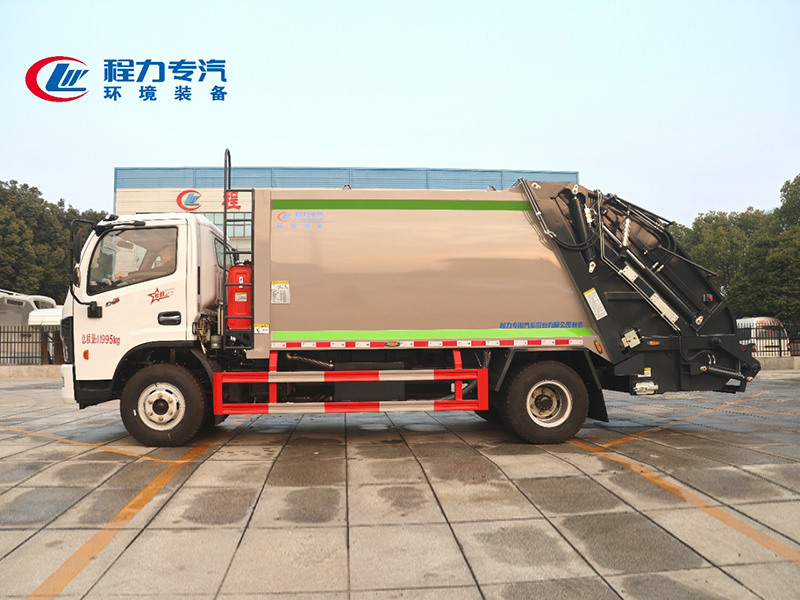 大多利卡9.5方压缩垃圾车