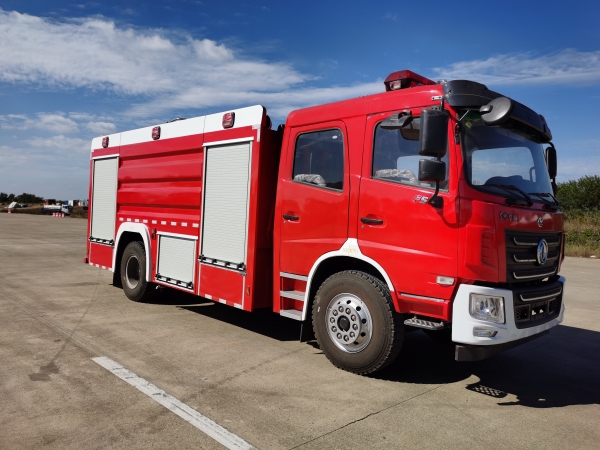 8吨水罐泡沫消防车